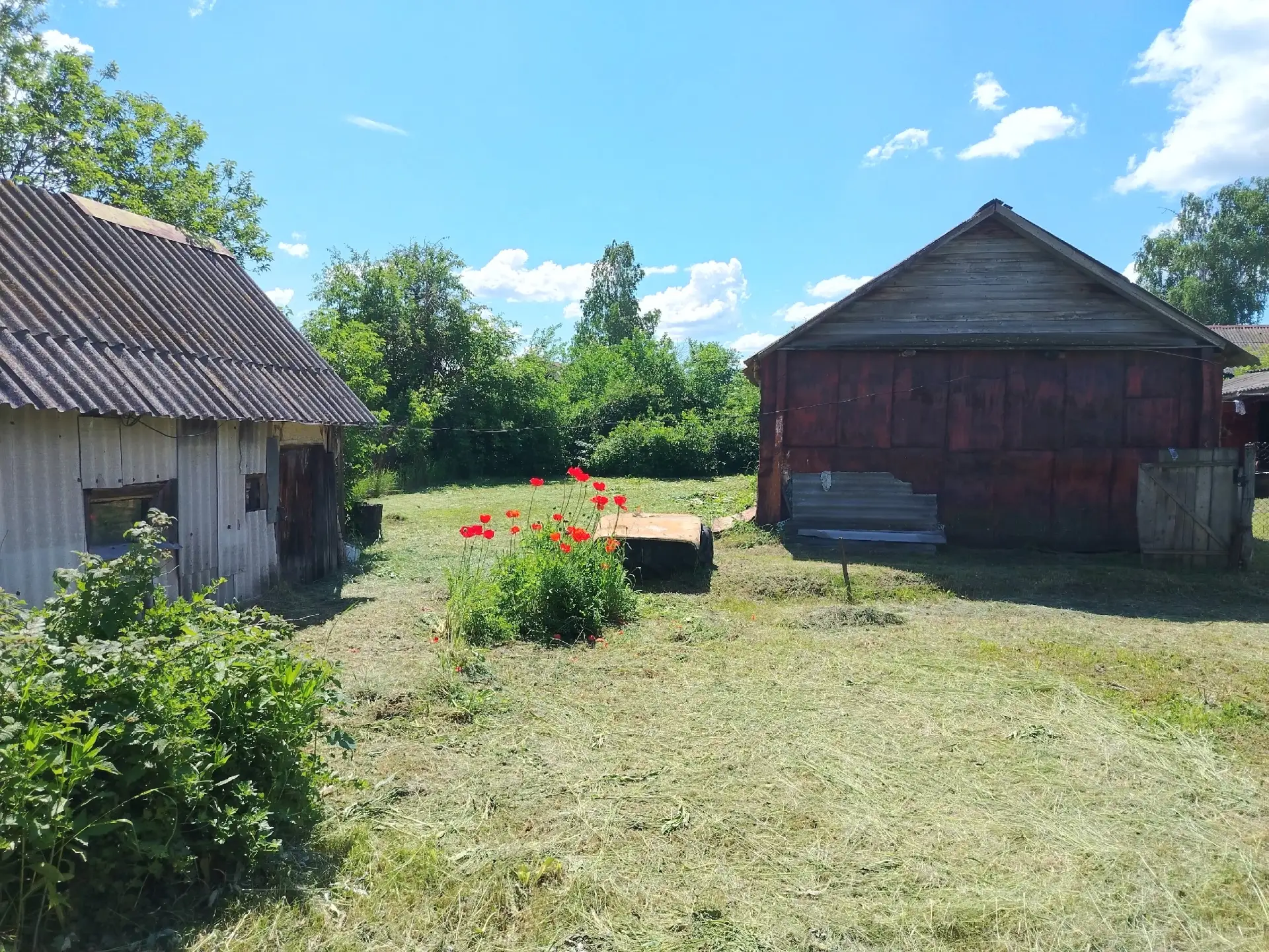 Продаётся отдельно стоящий дом 80 кв.м на земельном участке 8 сот. Участок Ровный, большой двор, гар