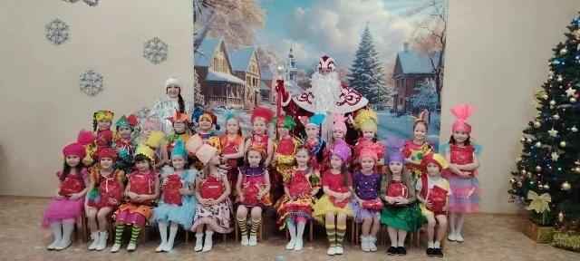 В канун Нового года в каждый детский сад приходит добрая, красивая, волшебная сказка. Новогодние дет