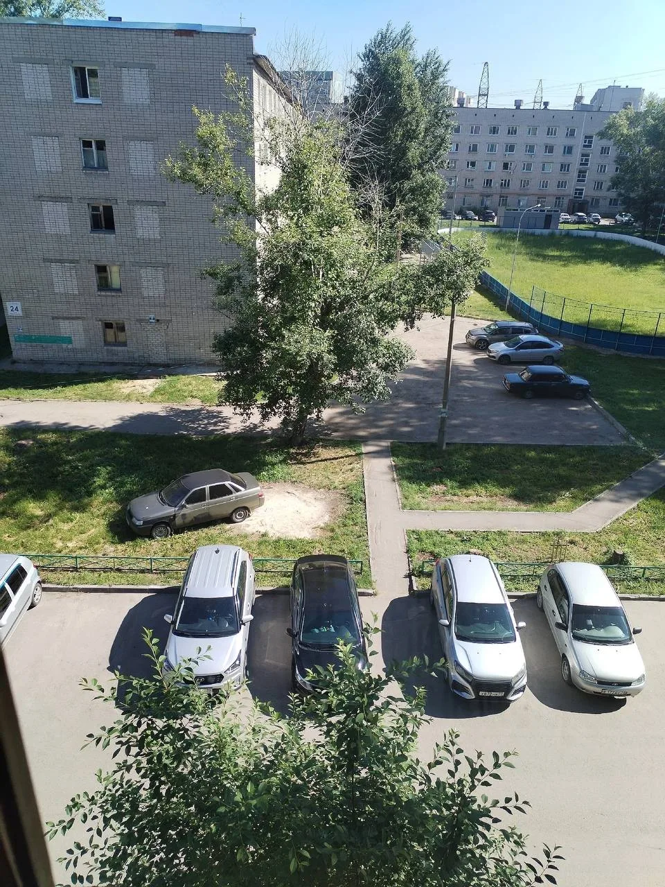 Как донести до таких субъектов , что парковаться так нельзя?