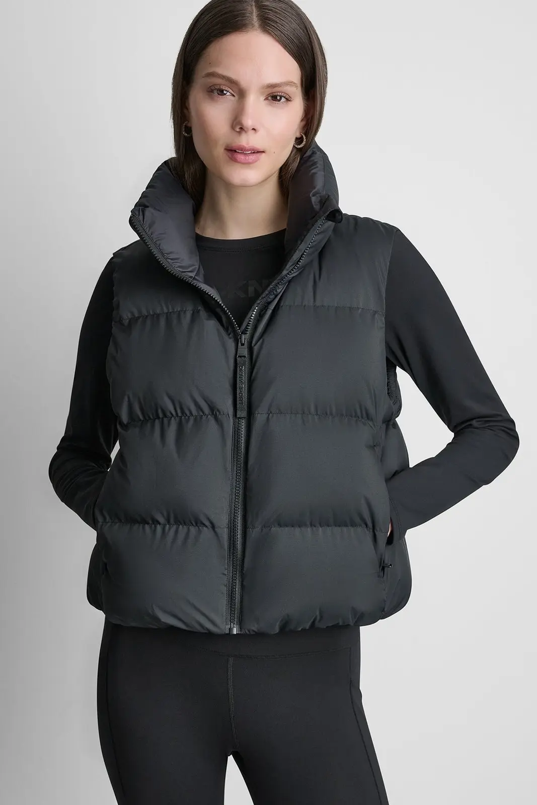 Женские жилеты от DKNY