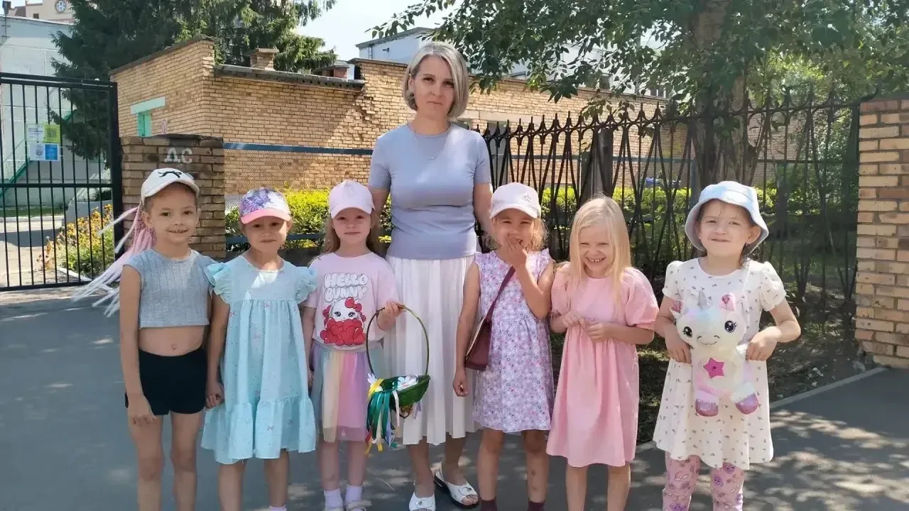 8 июля - «День семьи, любви и верности». Символом данного праздника является цветок ромашка, которая