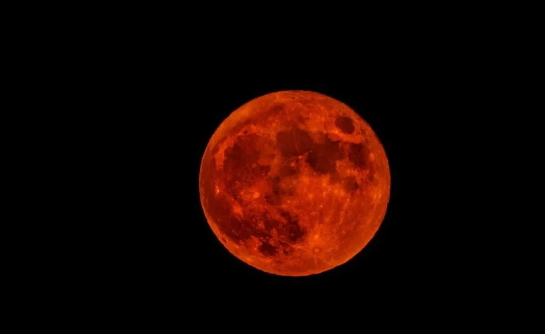 😍 28 августа почти вся Луна покраснеет во время частного затмения.