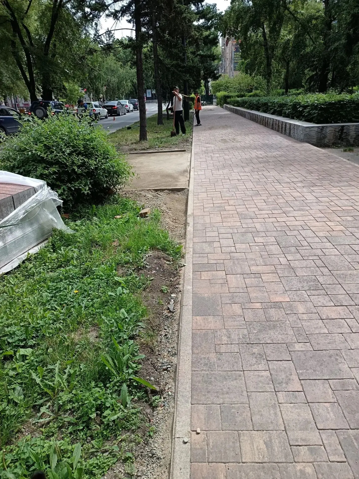 🛠Благоустройство проспекта Ленина - Специалисты продолжают укладку брусчатки.

Основная часть работ