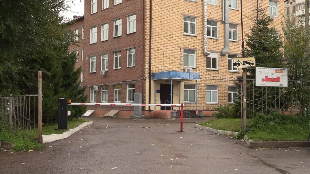 Женщина родила в коридоре роддома №2 в Красноярске