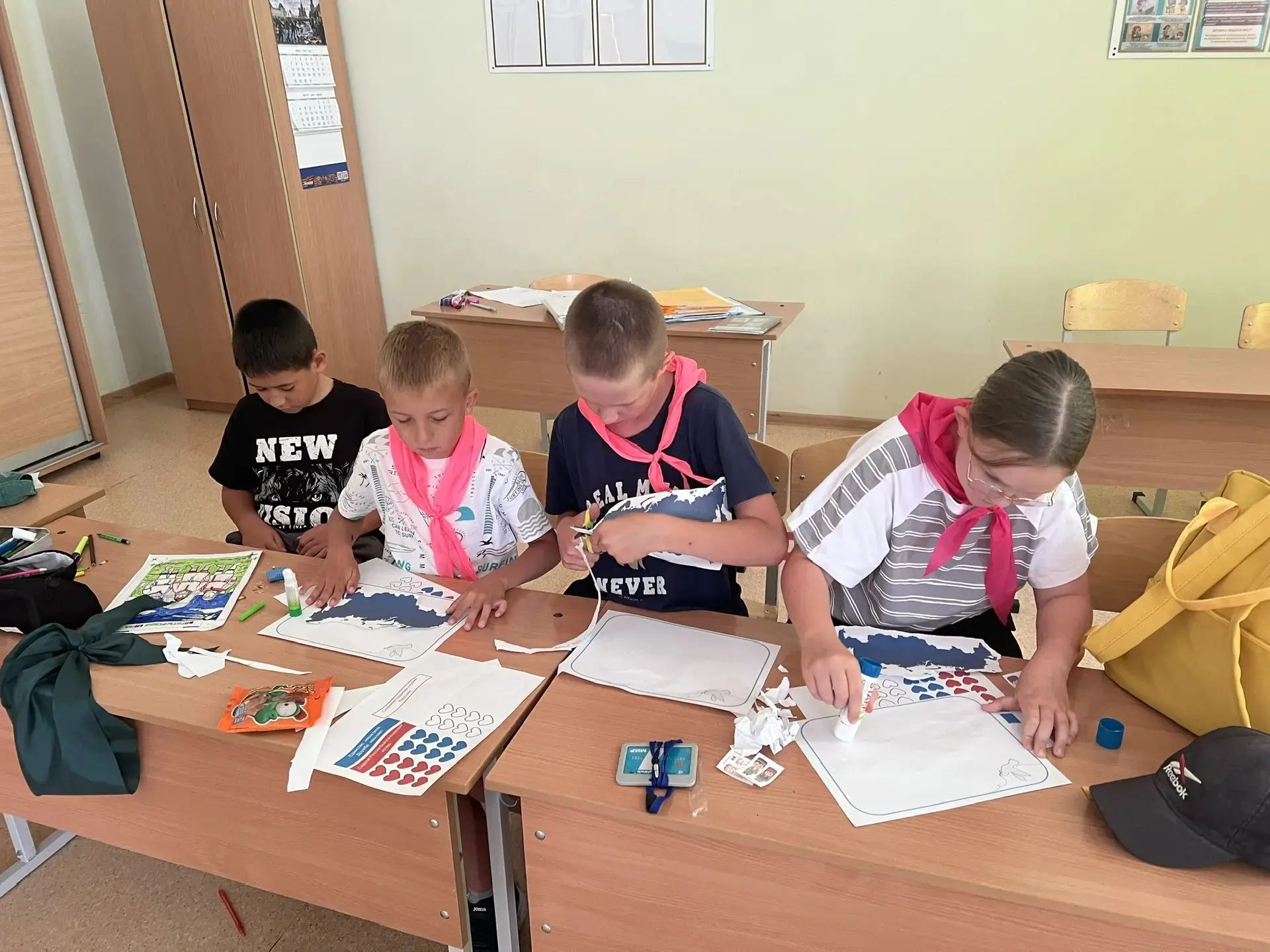 🎉 День друзей в ЛДП «Учёный кот» прошёл на ура! 🐱👫

Этот день точно запомнится нашим ребятам! Всё