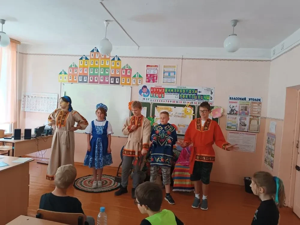 10 июня в пришкольном лагере "Луч" с.Порой  тема дня была  "Промыслы и ремёсла моего края, моего сел