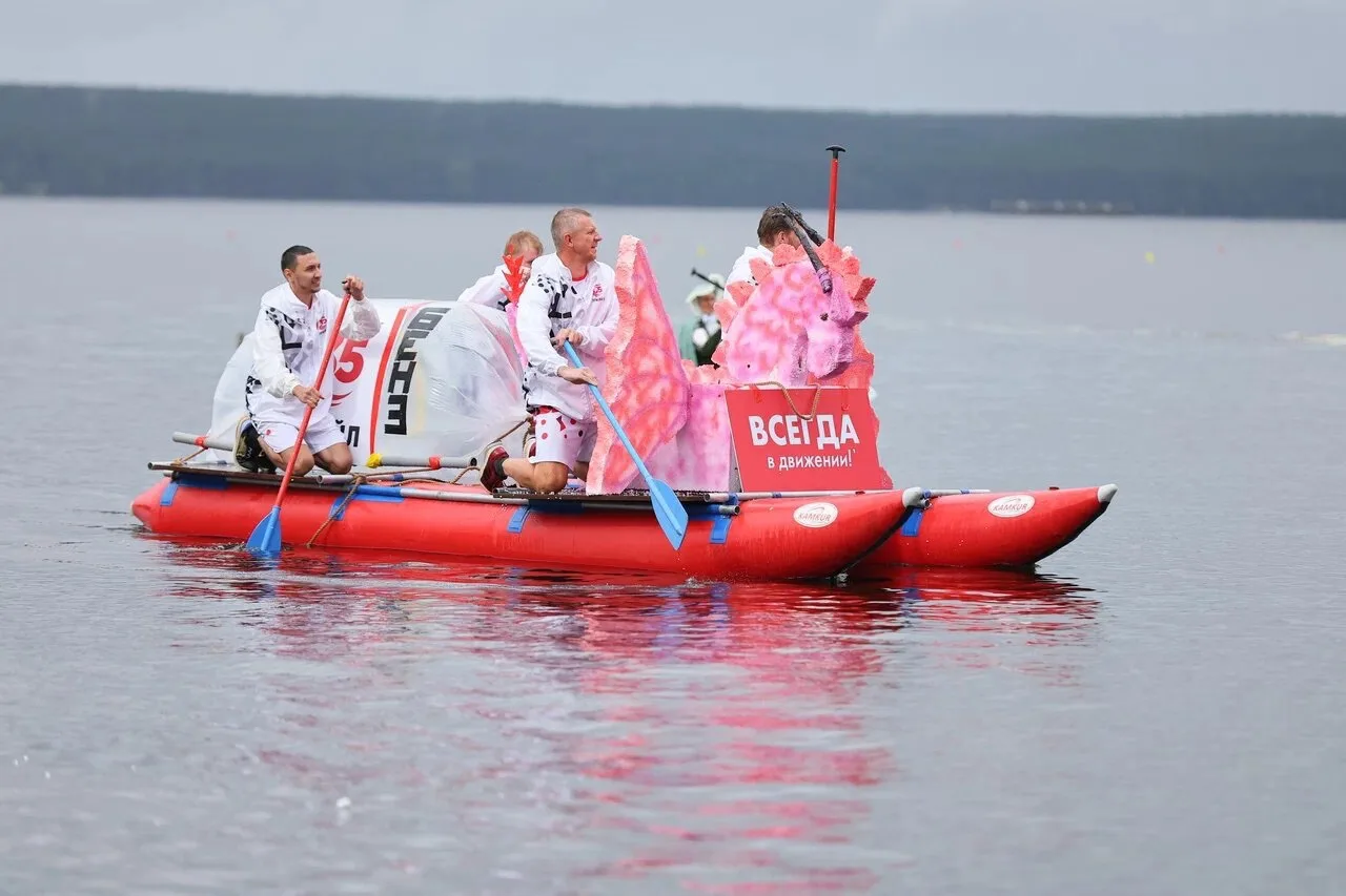 Костюмированный заплыв: спорт и фантазия слились в калейдоскопе образов