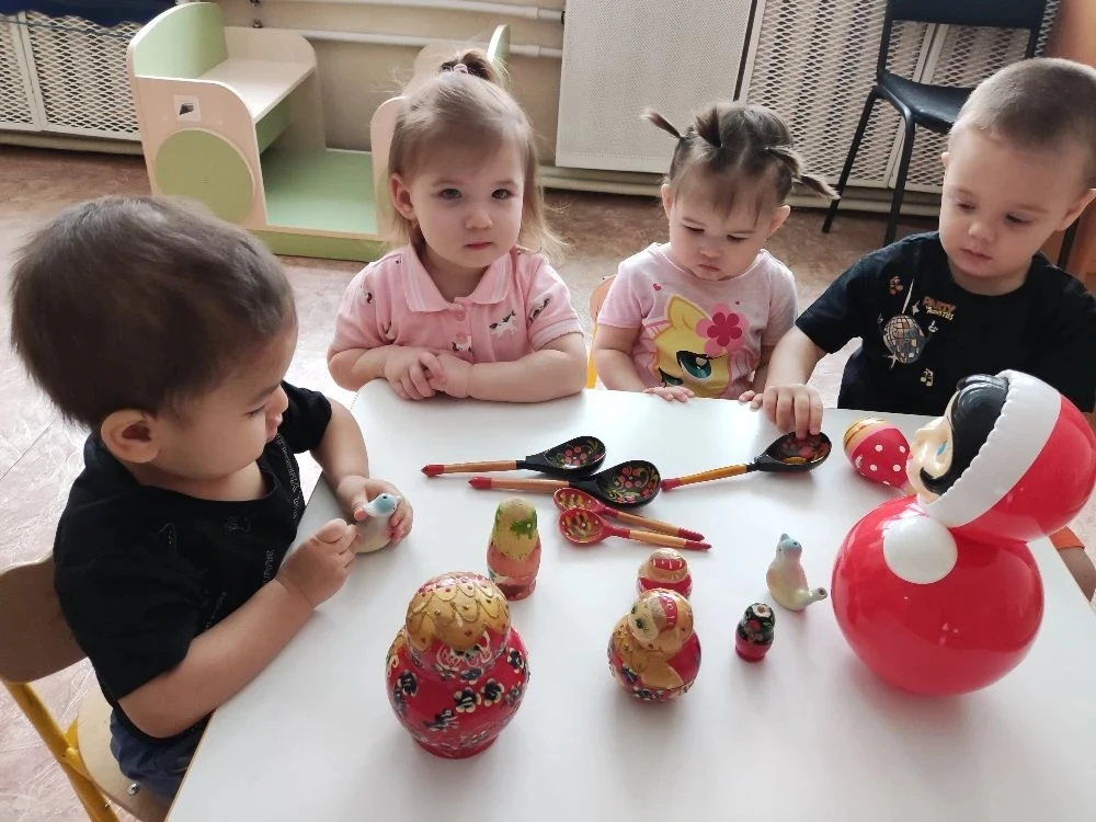 🤩Смотрите, какими были наши малыши в начале учебного года — и какими большими, весёлым...