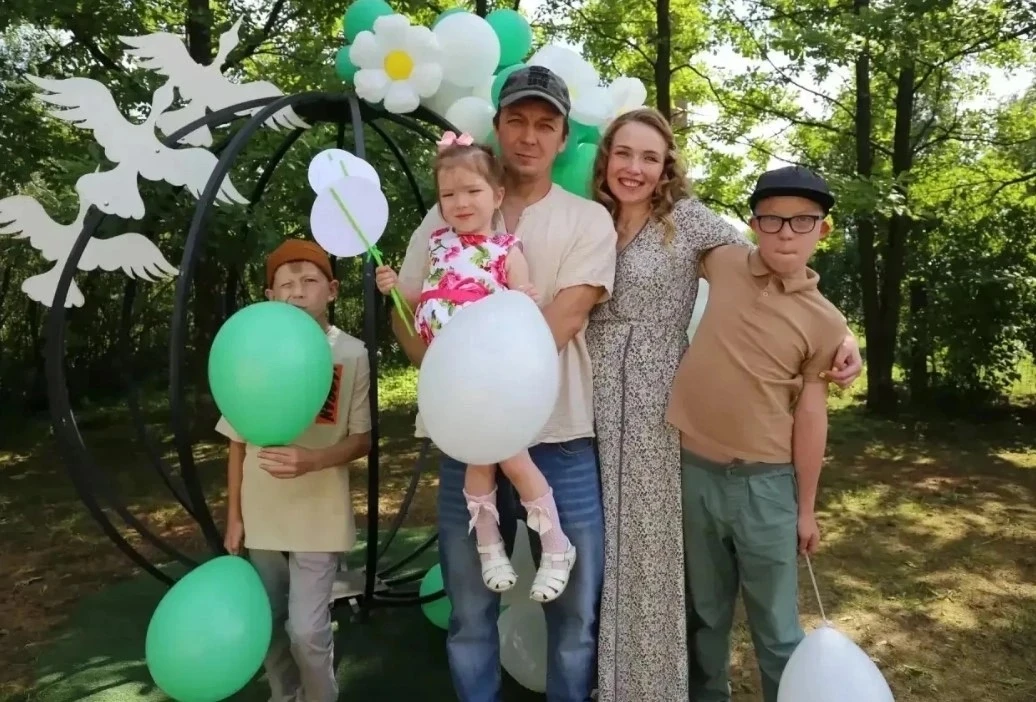 Семейную выплату уже получили более 1,2 миллиона родителей.