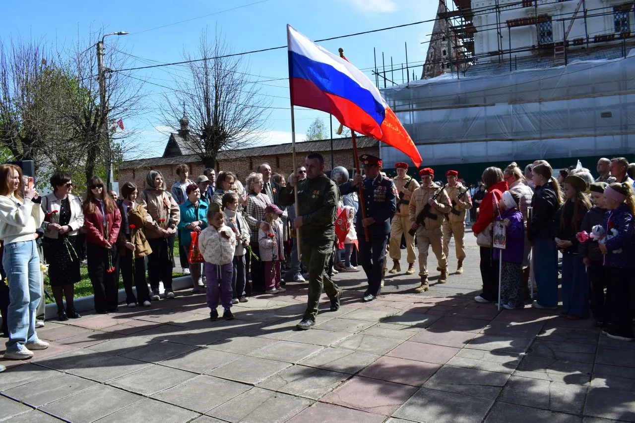 🎗 Торжественный митинг. Вместе помним подвиг героев!  Вечная слава победителям!  Фото ➡️ https://vk.