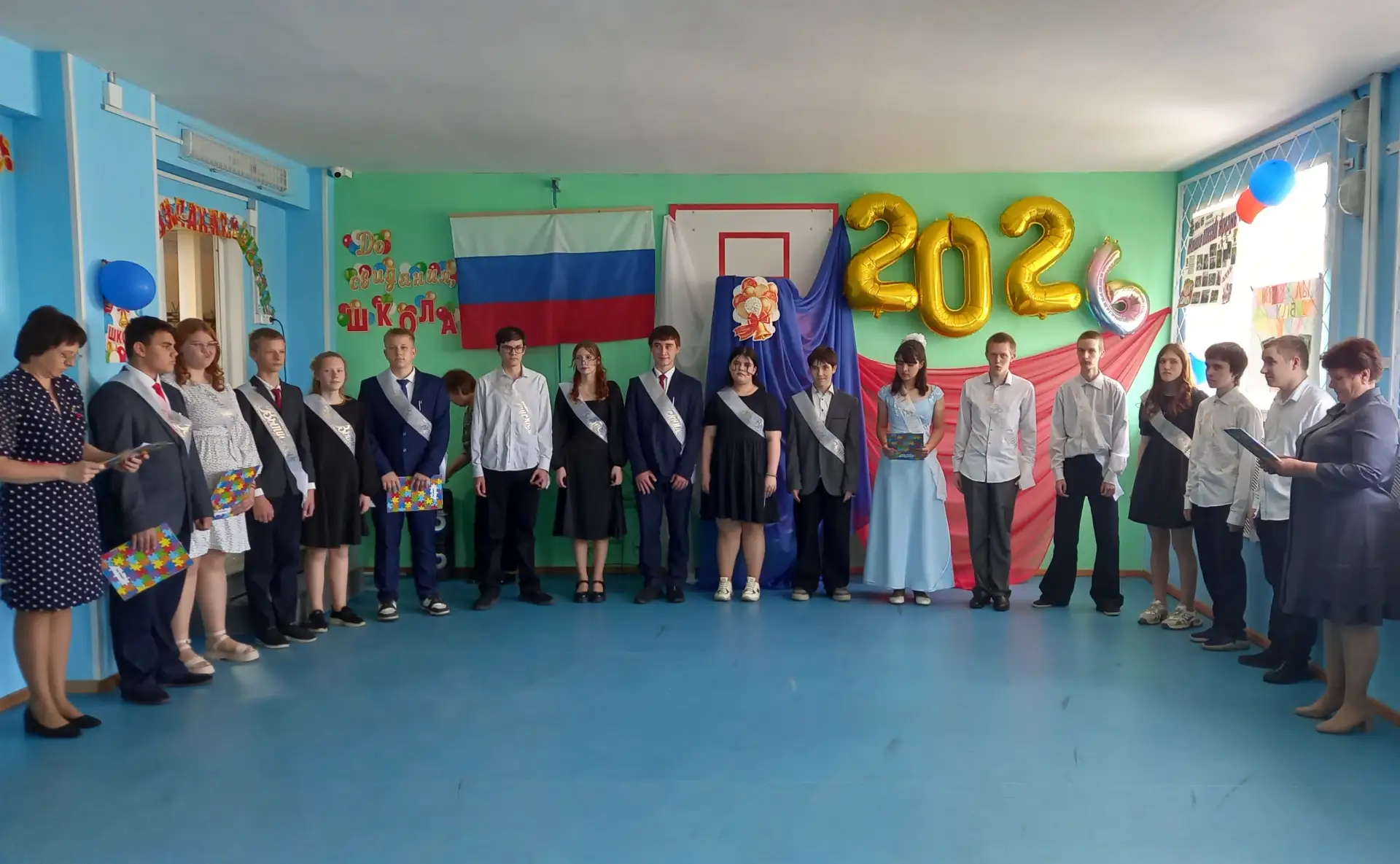 ✨ Позади школьные годы, а впереди — большая жизнь!