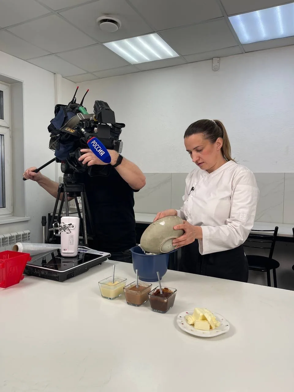 Ребята, ловите рецепт в празднику светлой Пасхи🤩

Вчера вышел в эфир выпуск, где мы готовили творож