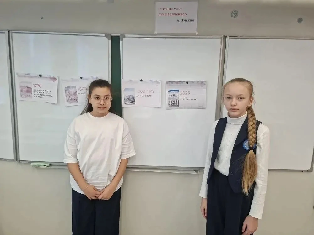 📍 Понедельник в школе «Созвездие»  ✅ Неделя открыта торжественной линейкой с выносом флага и исполне