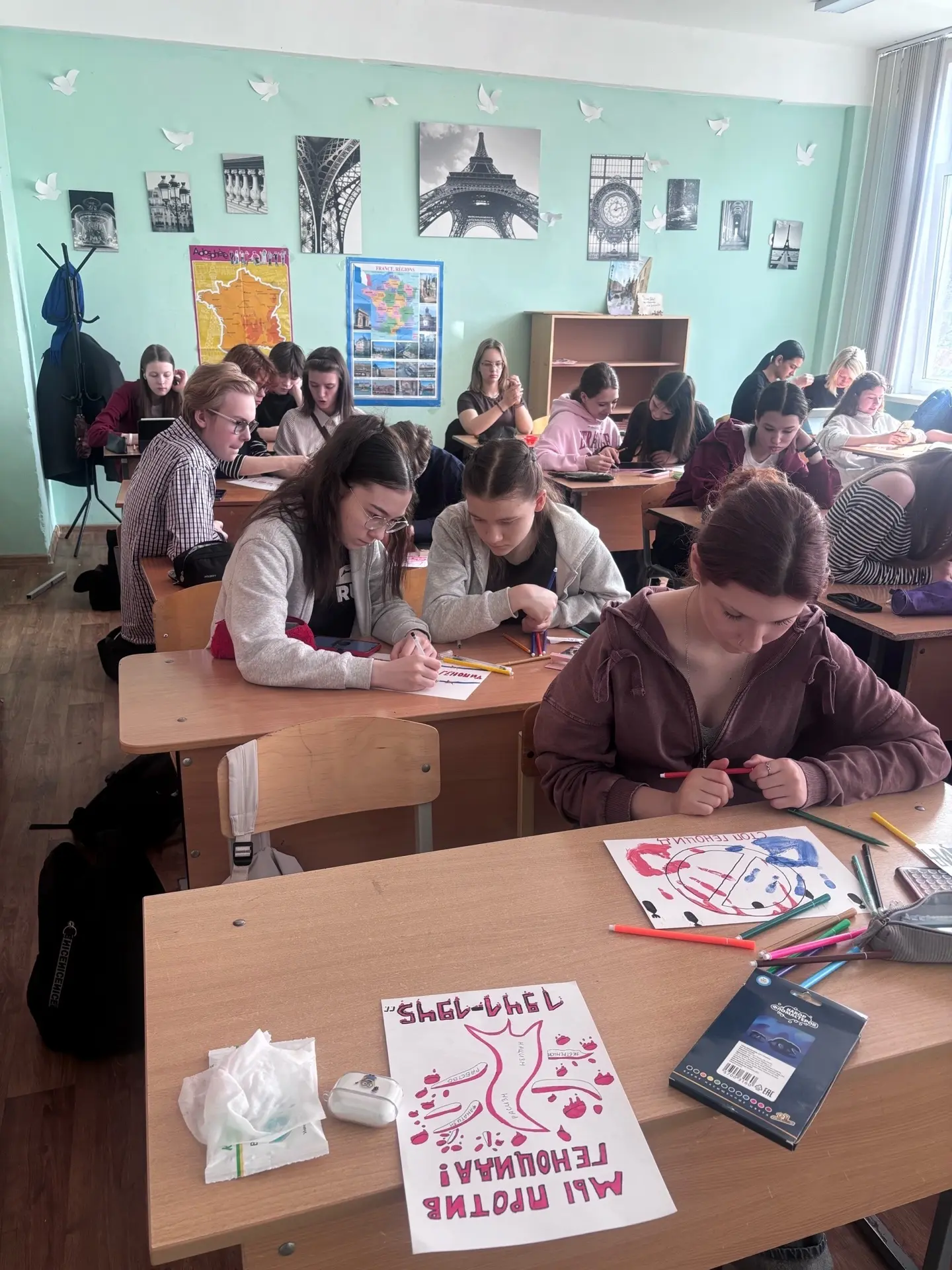 «Помним. Гордимся. Живём!»: творческий конкурс о геноциде советского народа 🇷🇺    В стенах ГБОУ СОШ 
