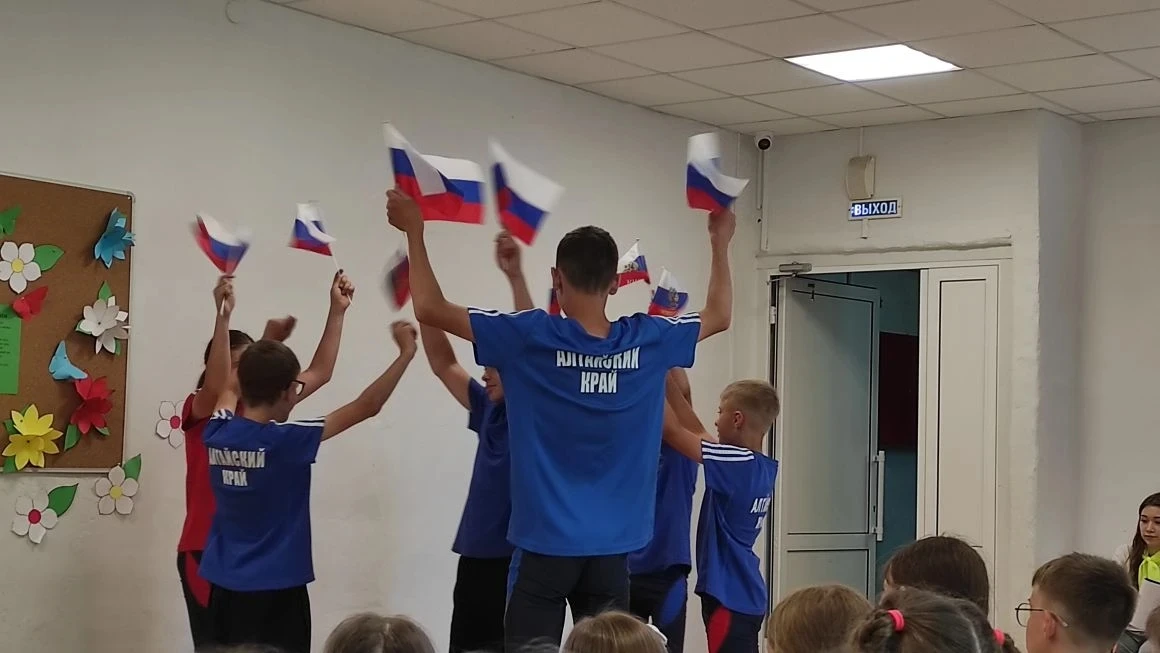День России в «Улыбке»: от танцев до видеопутешествия

Лагерь «Улыбка» сегодня, 10 июня, с самого ут
