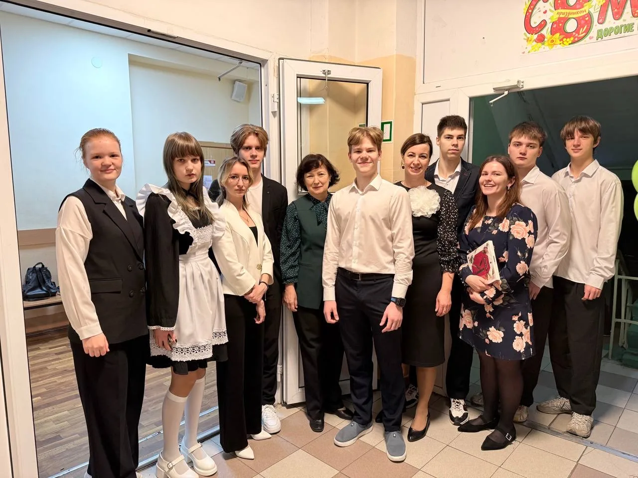6 марта в честь праздника «Международного женского дня» наша школа погрузилась в атмосферу радости, 