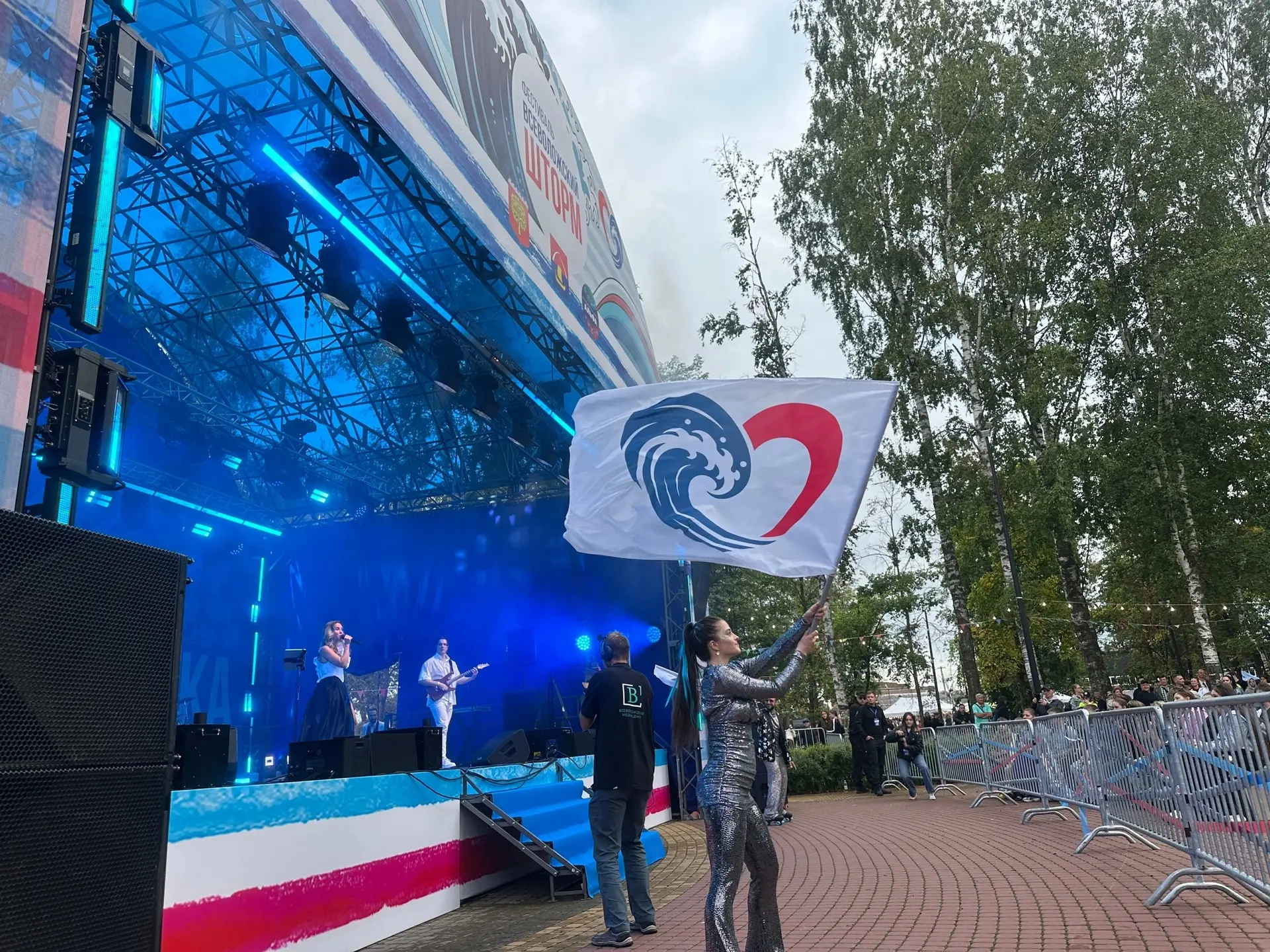 🌊 Вихри «шторма» бушуют над Невской Дубровкой. Берега Невы нашего района уже третье ле...