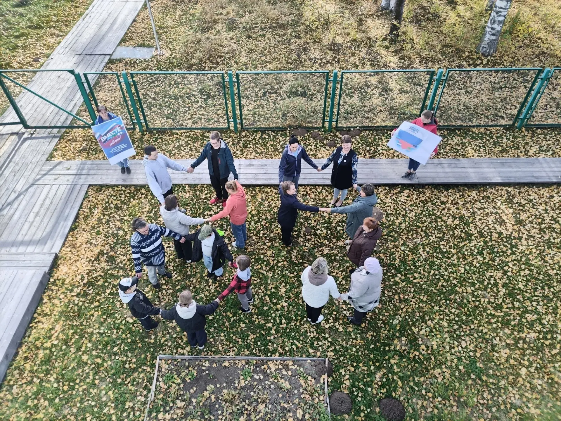 📌 Ученики, педагоги и сотрудники школы совместно с администрацией села Усть-Илыч приня...