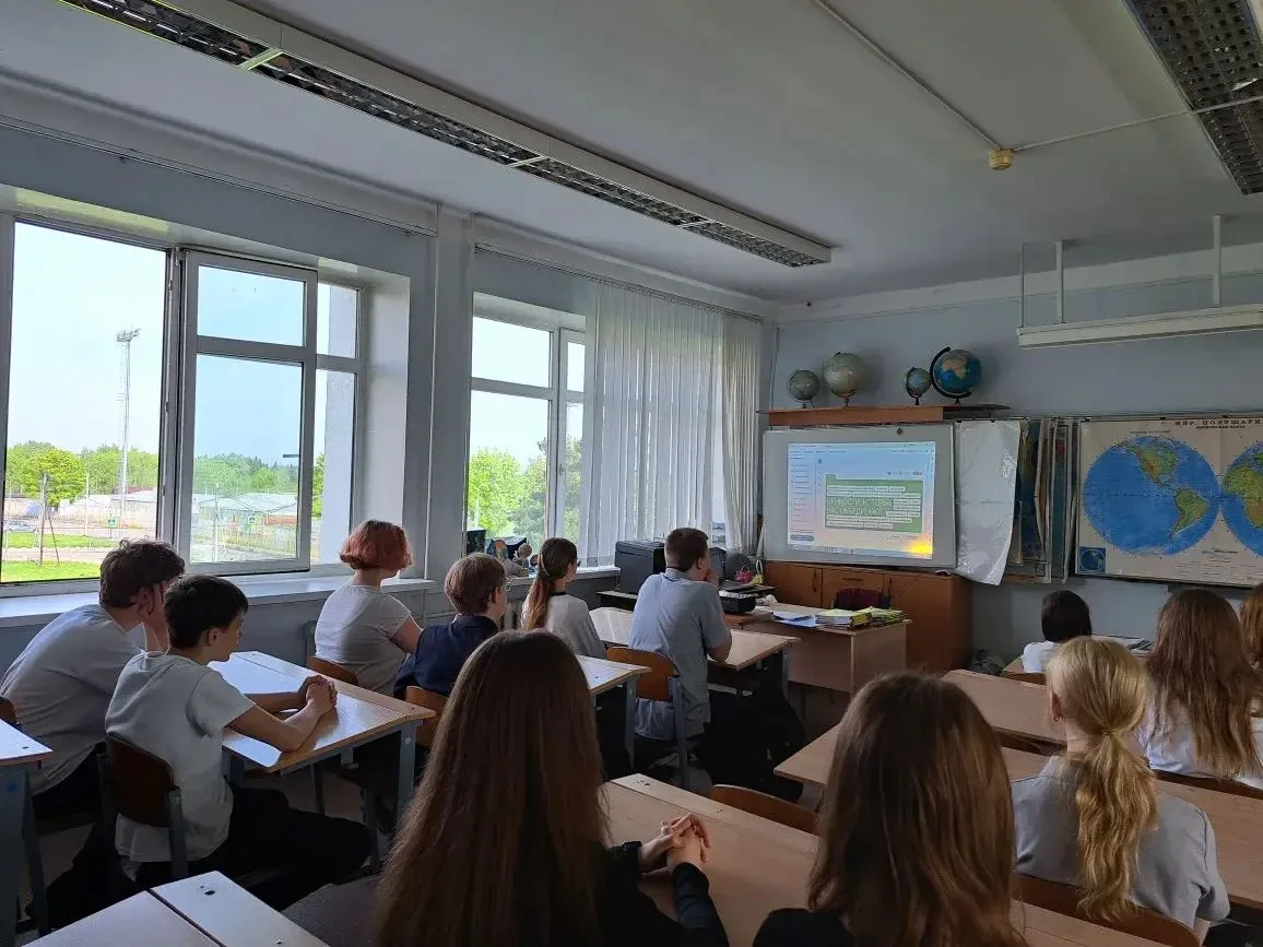 📌Солнечное утро понедельника для обучающихся Глебовской школы началось с традиционной торжественной 