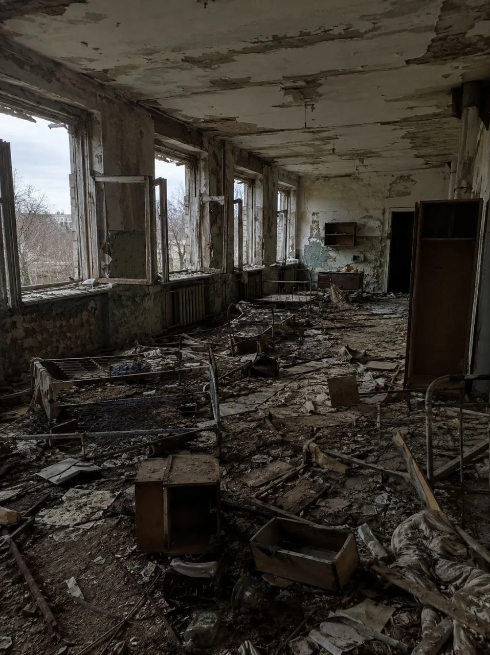 Школьницы зарезали 11-летнего мальчика и бросили тело в подвале заброшенного общежития ...