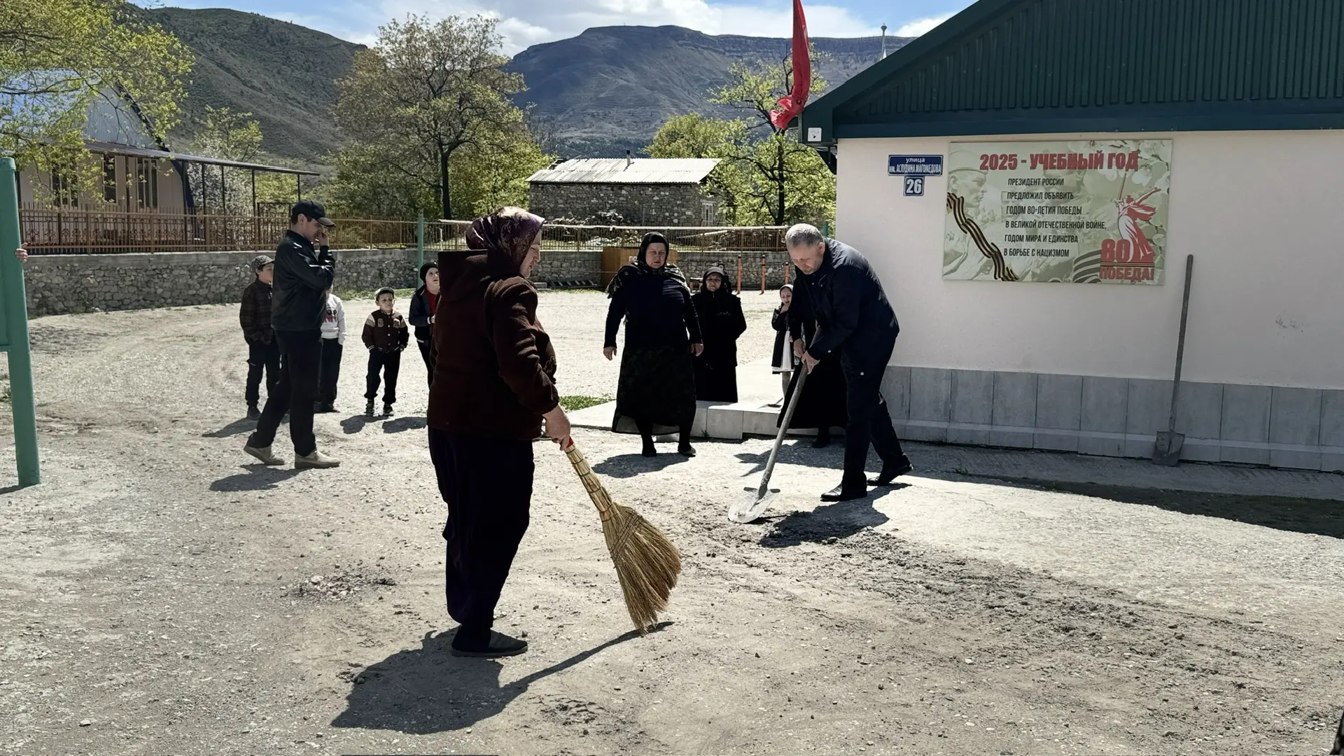 ☀️ ВЕСЕННИЙ СУББОТНИК! 🌳
«Где чисто, там и душа радуется!»
Сегодня в нашей  школе прошел весенний с
