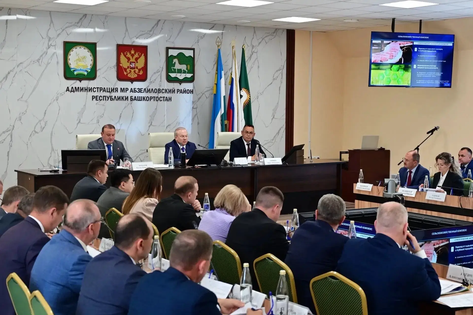 На выездном заседании Правительства Башкортостана обсудили развитие экономики и туризма Абзелиловско