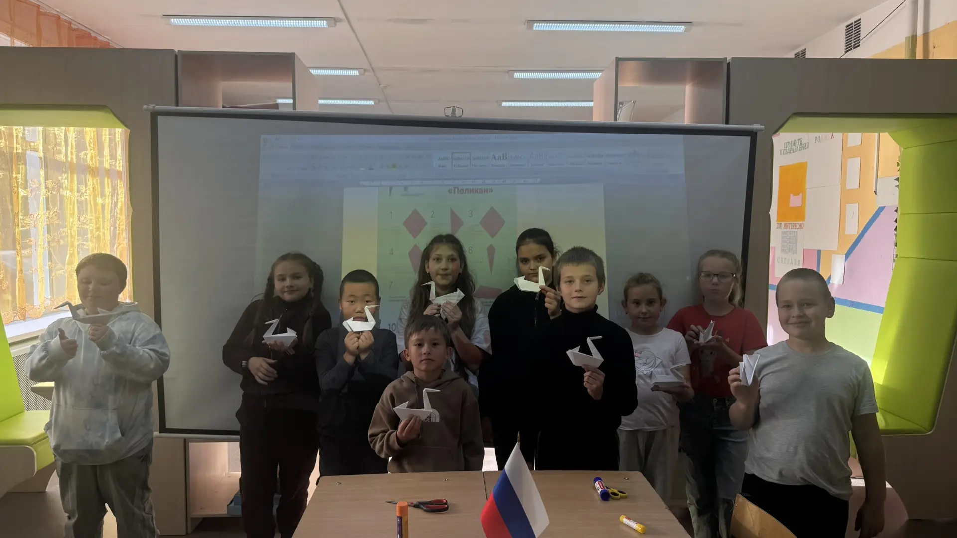 💐 «Благодарю»: трогательная акция ко Дню учителя от наших младших школьников!