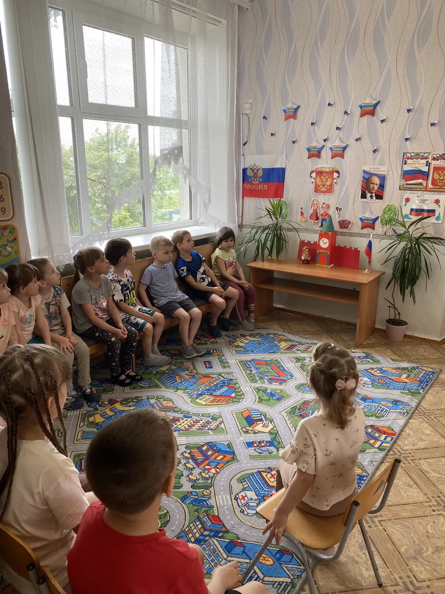 Занятие «Государственные символы России»  
Цель— сформировать у детей системные представления о госу