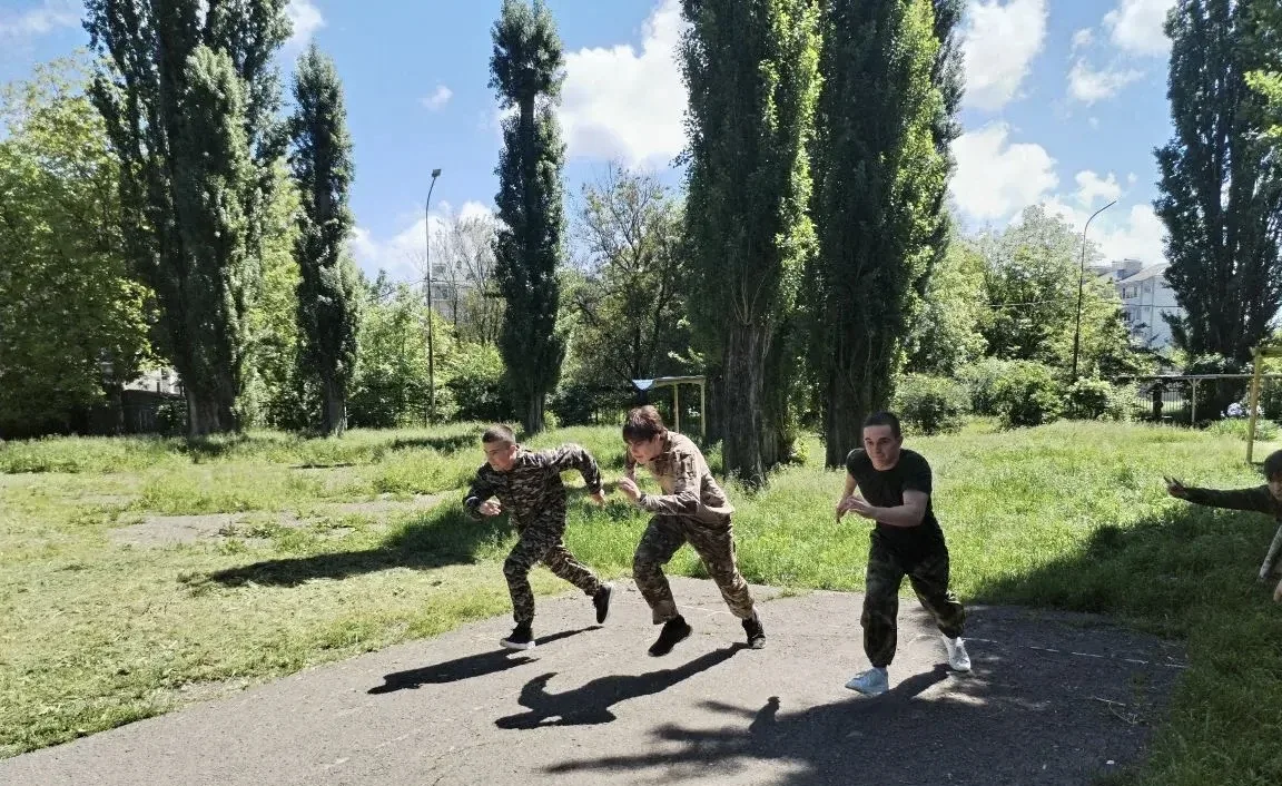 🇷🇺 Торжественное открытие военных учебных сборов в 34-й школе! 🪖  Вчера в СОШ №34 для учеников 10-х 