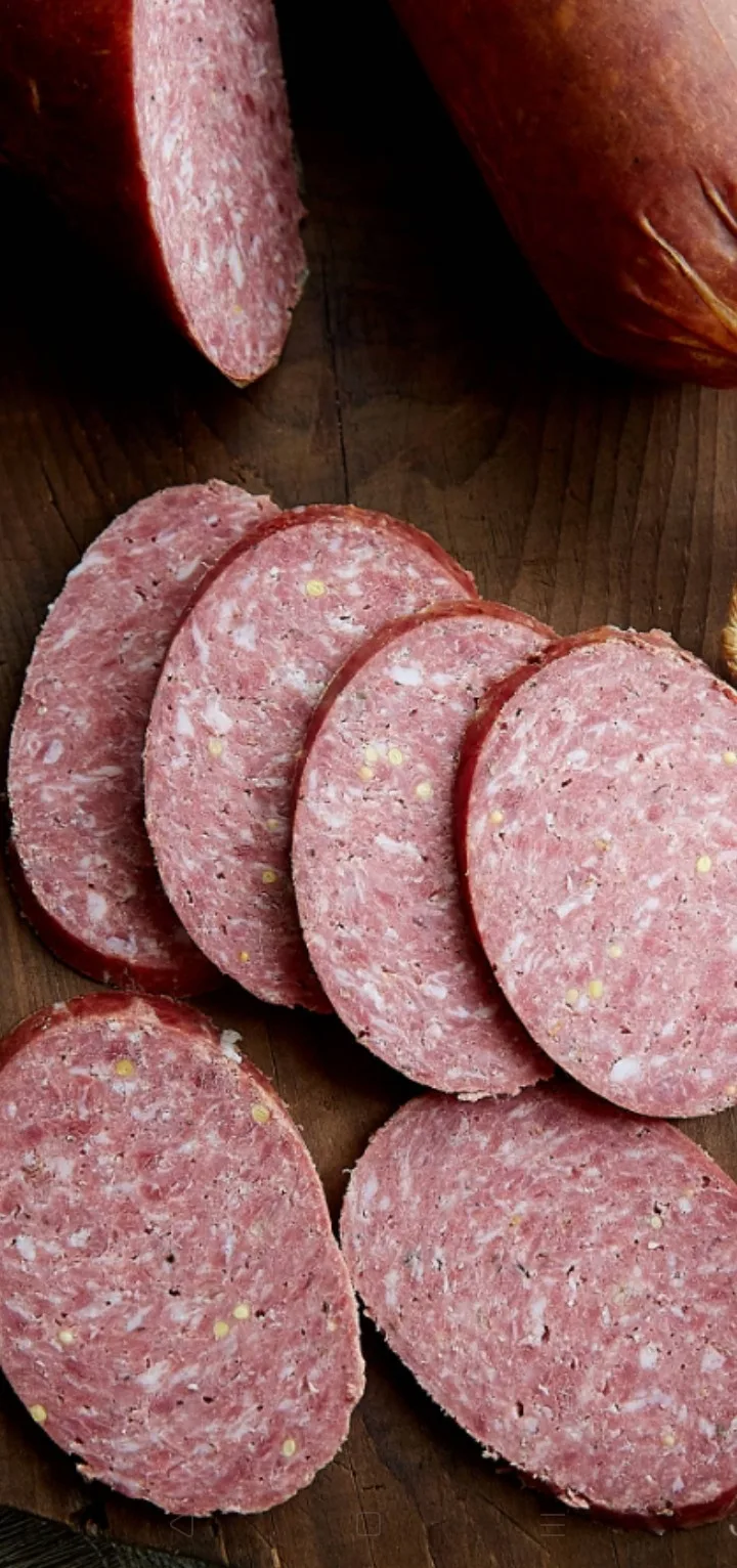 Summer Sausage: американская летняя колбаса, которую можно сделать дома.»

Summer Sausage — это клас