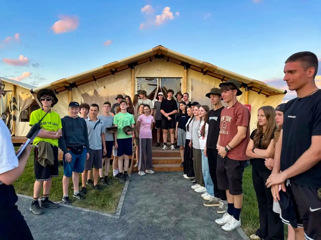 ПЕРВАЯ СМЕНА ПАЛАТОЧНЫХ ЛАГЕРЕЙ ЗАВЕРШЕНА⛺️

С 1 по 14 июня четверо учеников нашей школы стали участ