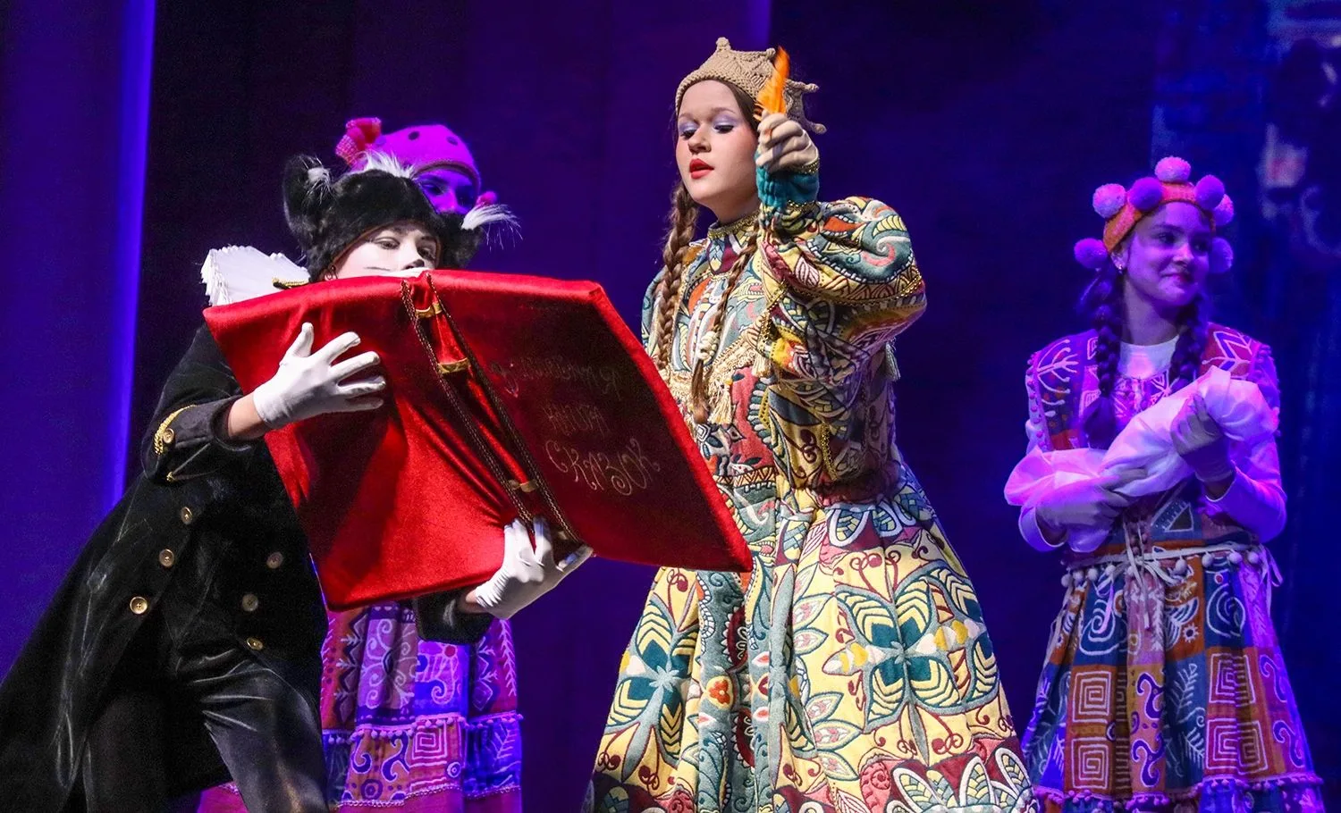 🎭Колымчан приглашают участвовать в Региональном фестивале любительских театральных кол...