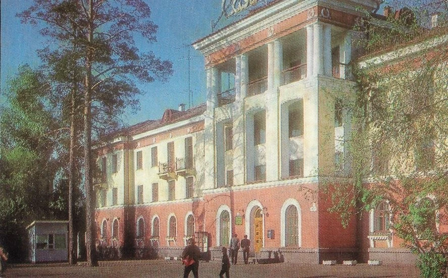 🌆✨ Узнайте, где это! ✨🌆

Дорогие подписчики! У нас для вас интересный вызов! На этом старом фото з