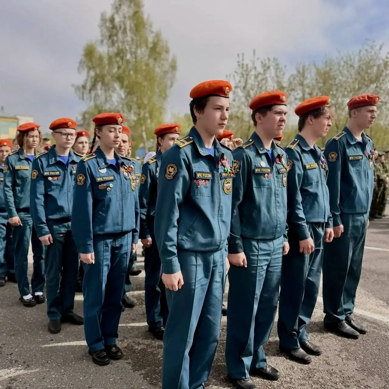 Дорогие ветераны, уважаемые учителя и товарищи!  Сегодня кадеты 7Вкласса поздравляют всех с Днем Поб