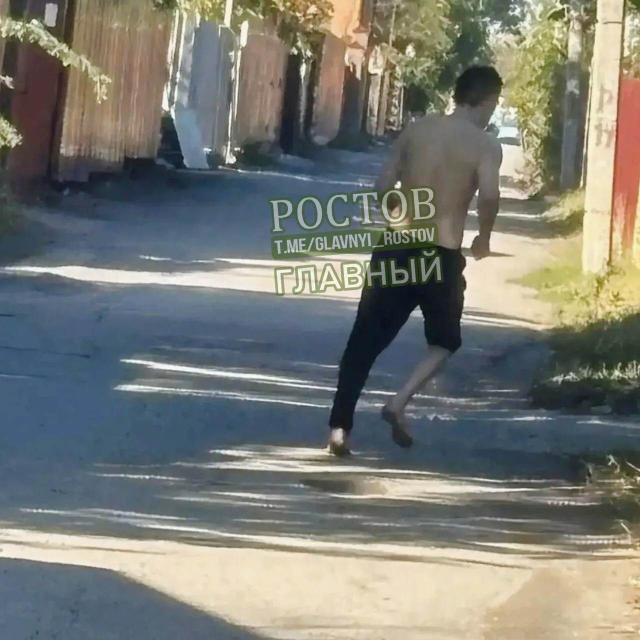 😐 "В СНТ Содружество с самого утра носится неадекватный мужчина. Он под чем-то. Говоря...