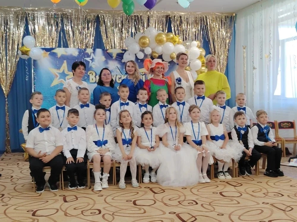 Вот и промчалось дошкольное детство,