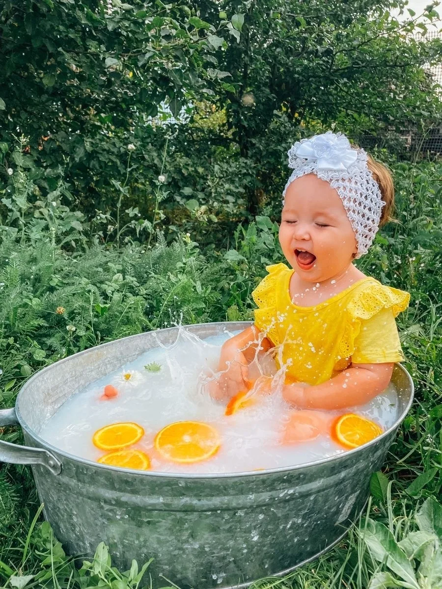 Идея для фото в старом тазу с лимонами 🍋
