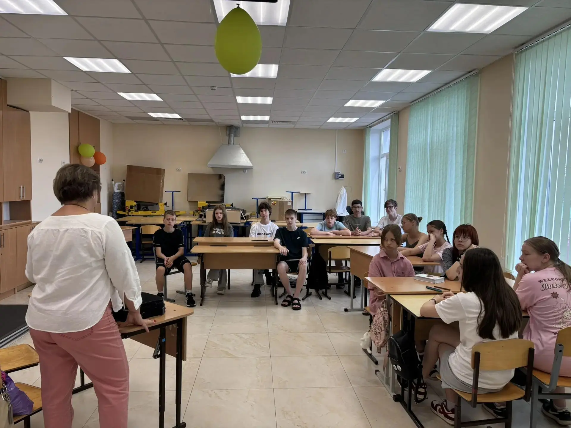Калейдоскоп профессий 💼

В летнем лагере специалист центра занятости Оксана Замай провела профориен