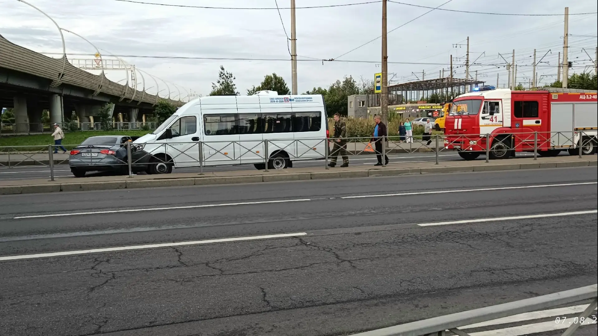 На Ленинском проспекте между Народного Ополчения и Кубинской, в направление к "Московск...