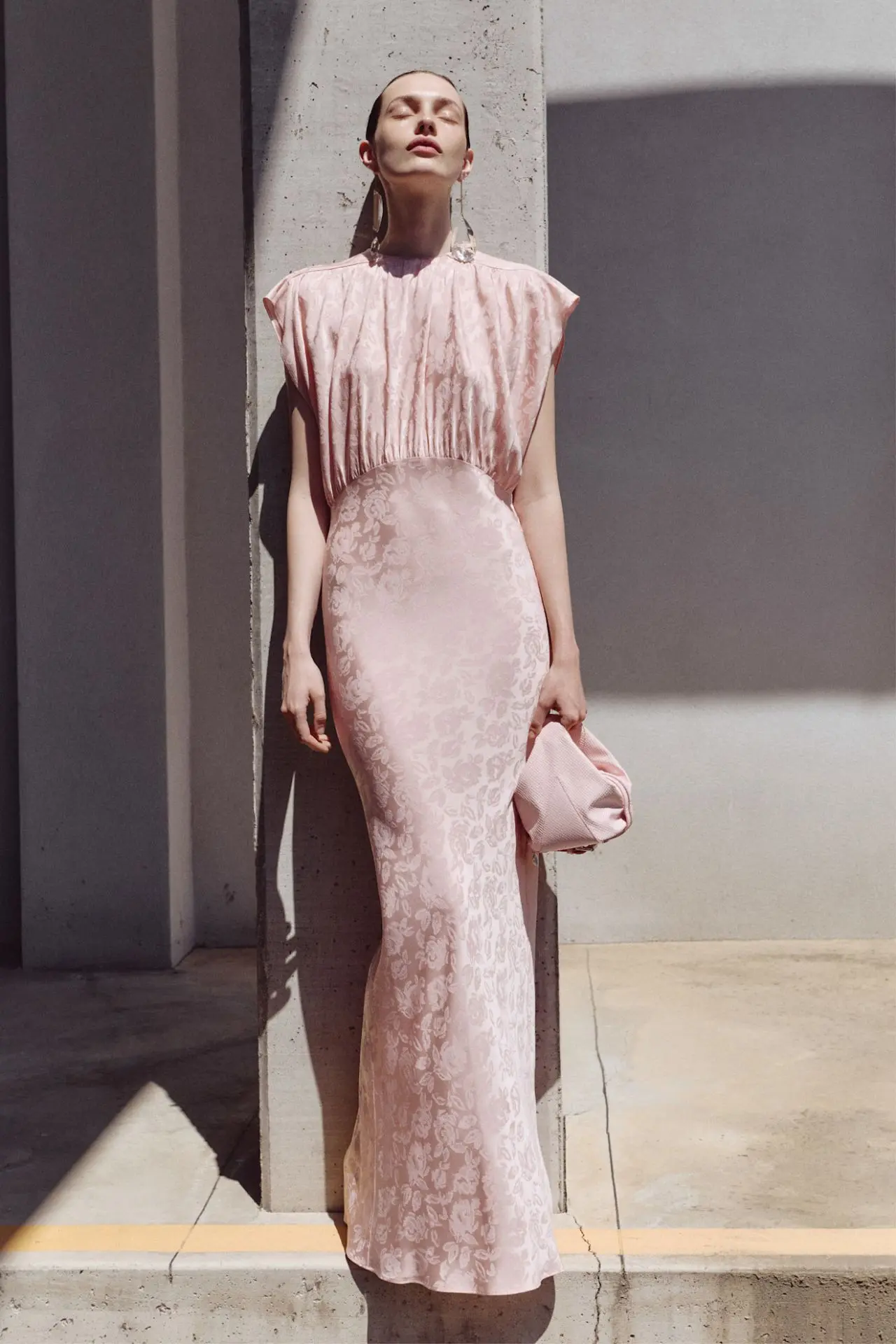 Stella McCartney Resort 2027
#мода #новостимоды #стиль