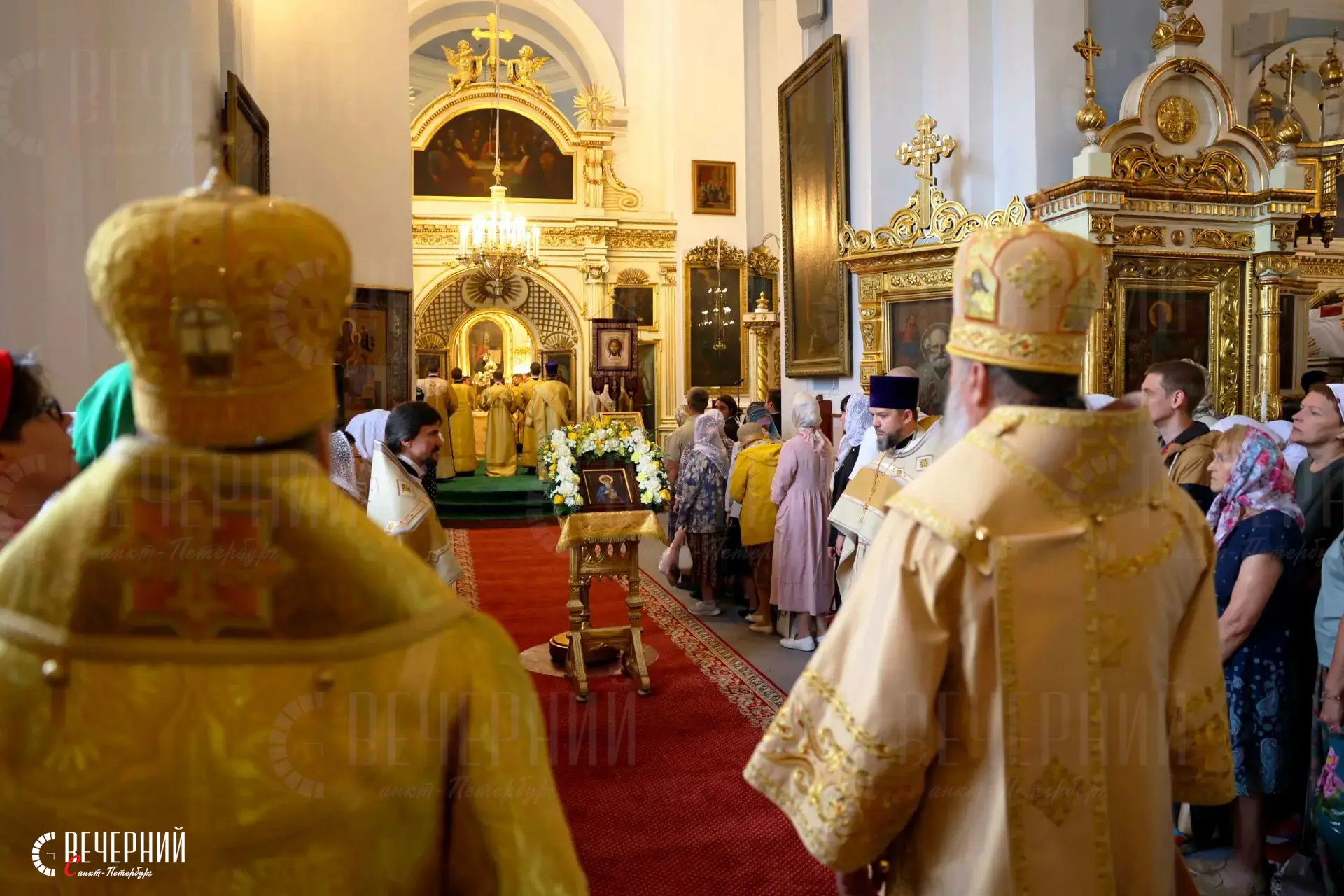 🔔 В Князь-Владимирском соборе отметили День Крещения Руси

В День Крещения Руси губернатор Александ