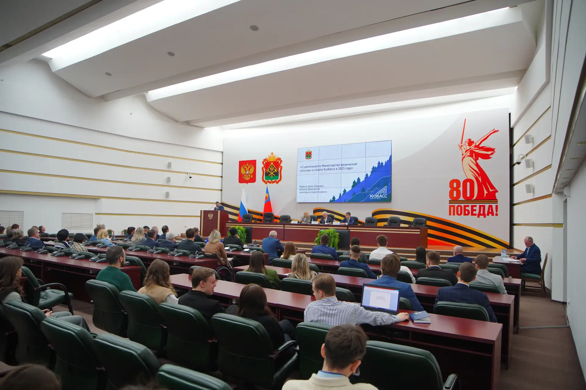 В Парламенте Кузбасса продолжают проходить расширенные заседания профильных комитетов, на которых де