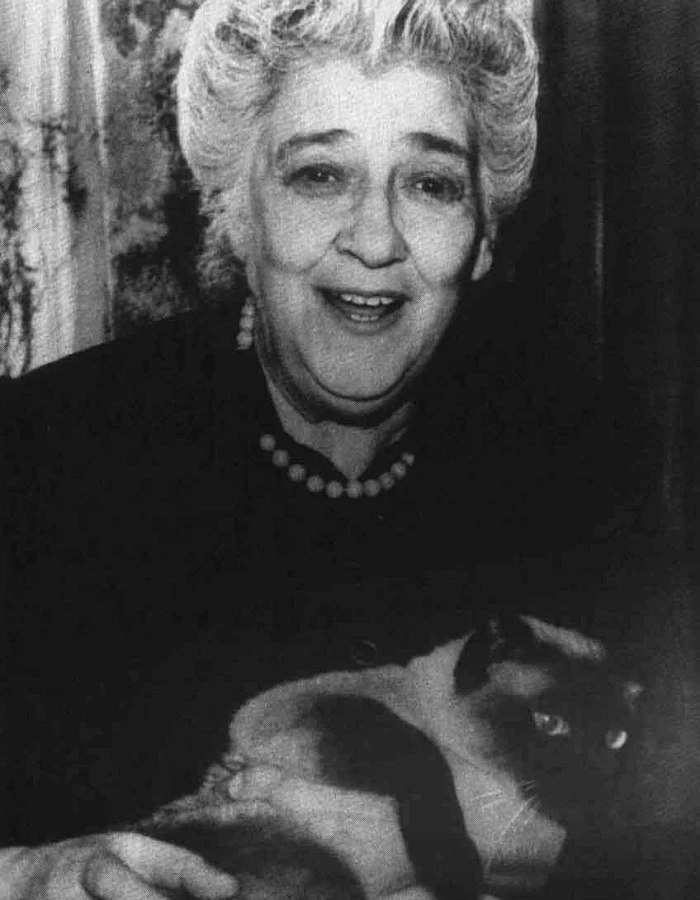 Если человек тебе сделал зло, дай ему конфетку. Он тебе — зло, ты ему — конфетку. И так...