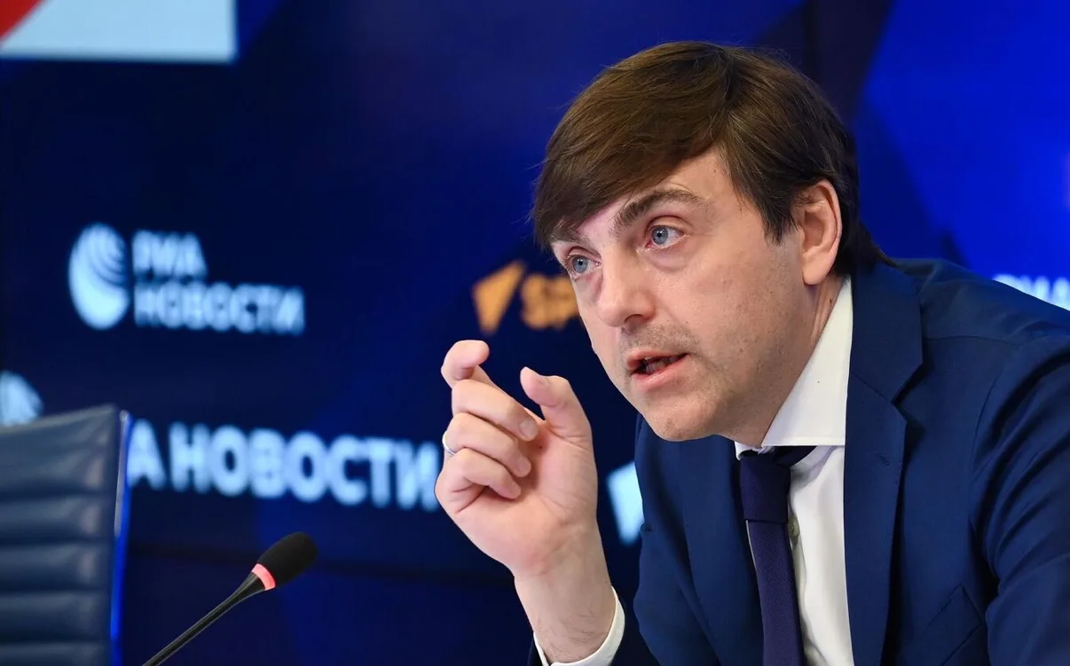 🧪🔬🧬 Химия, физика, биология — скоро у старшеклассников будут новые учебники!