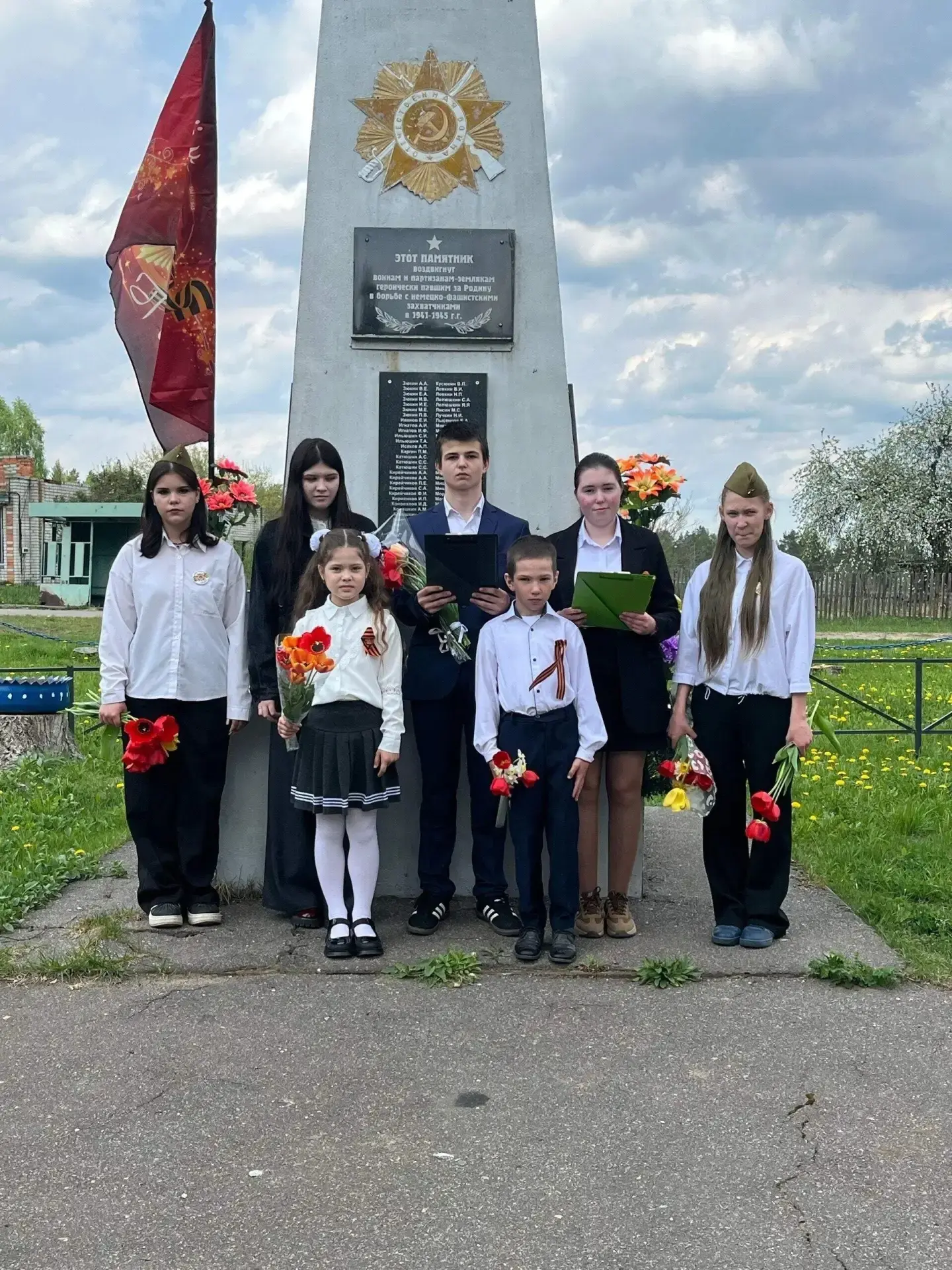Торжественная линейка в честь Дня Победы.