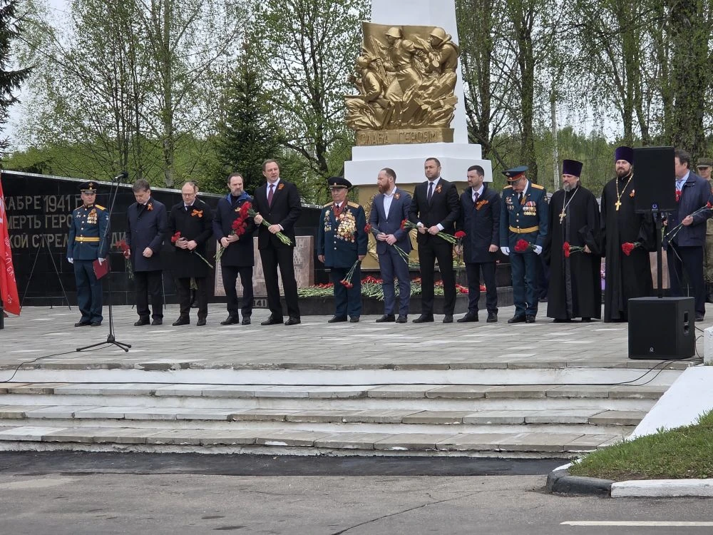 Наш юнармейский отряд «Русичи» принял участие в торжественном митинге, посвящённом Дню Победы, котор