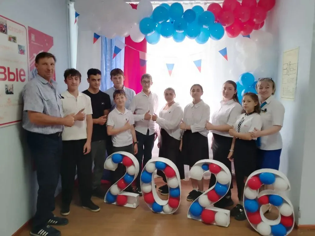 Всем привет 👋  Меня зовут Артём Гамаюнов, учусь в 7 классе школы № 11 п. Новоберезовка