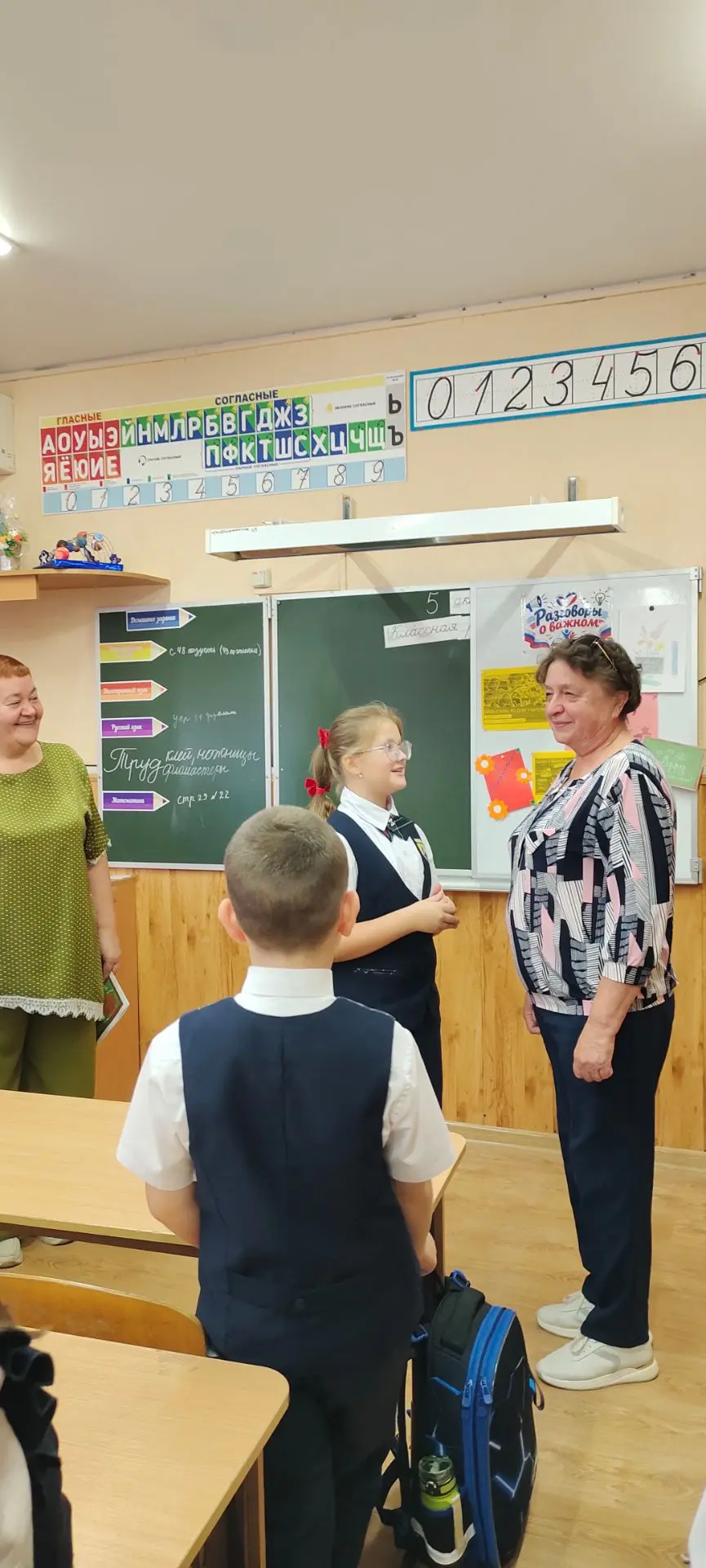 ♥️ 3ж класс поздравил дорогую Антонину Ивановну Цымбал с Днём Учителя!