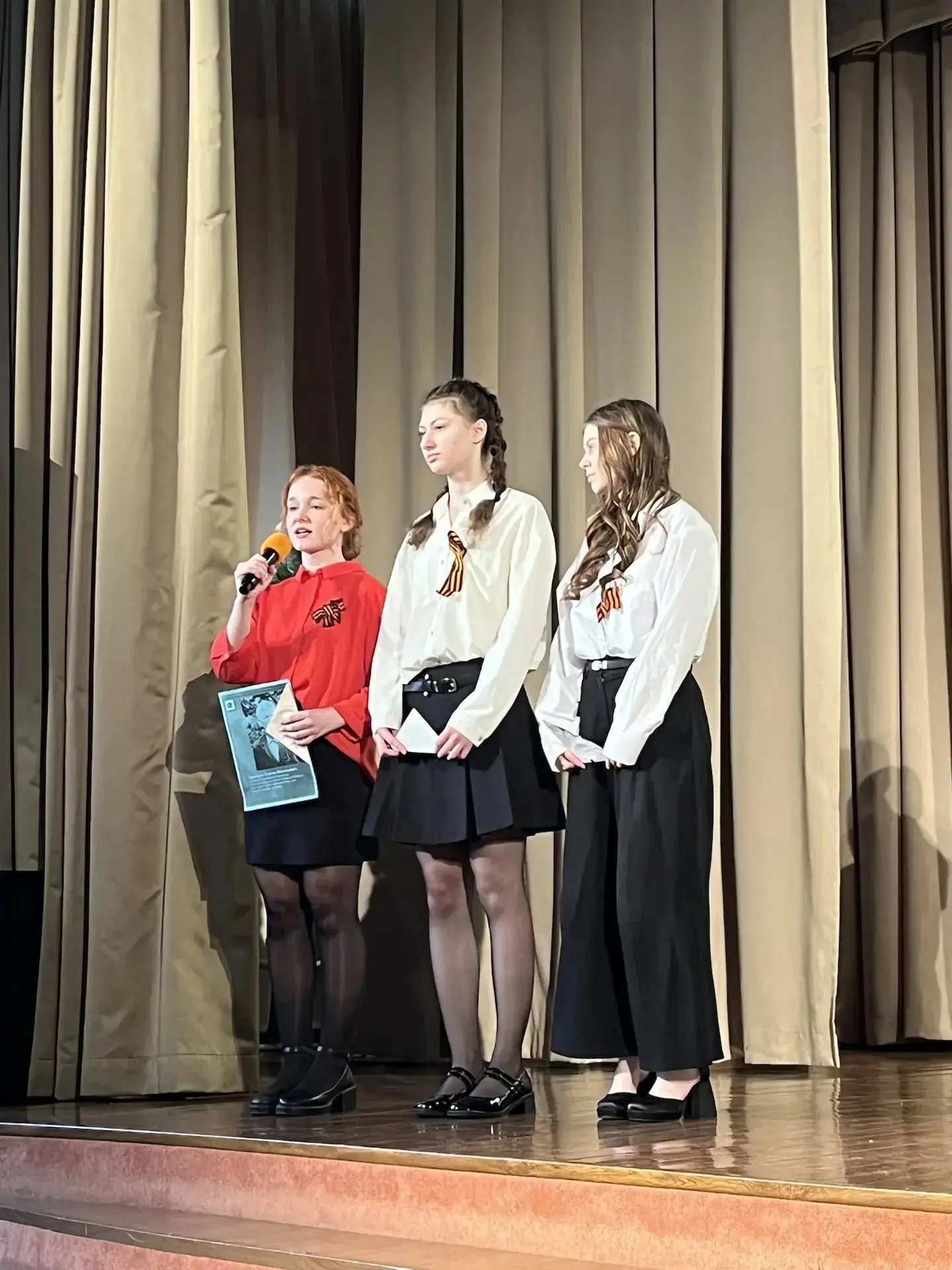 «ЛЮБОВЬ И ВОЙНА» — НЕЛЬЗЯ ЗАБЫТЬ 🎭🕊️  Сегодня в нашей школе прошла музыкально-литературная композици