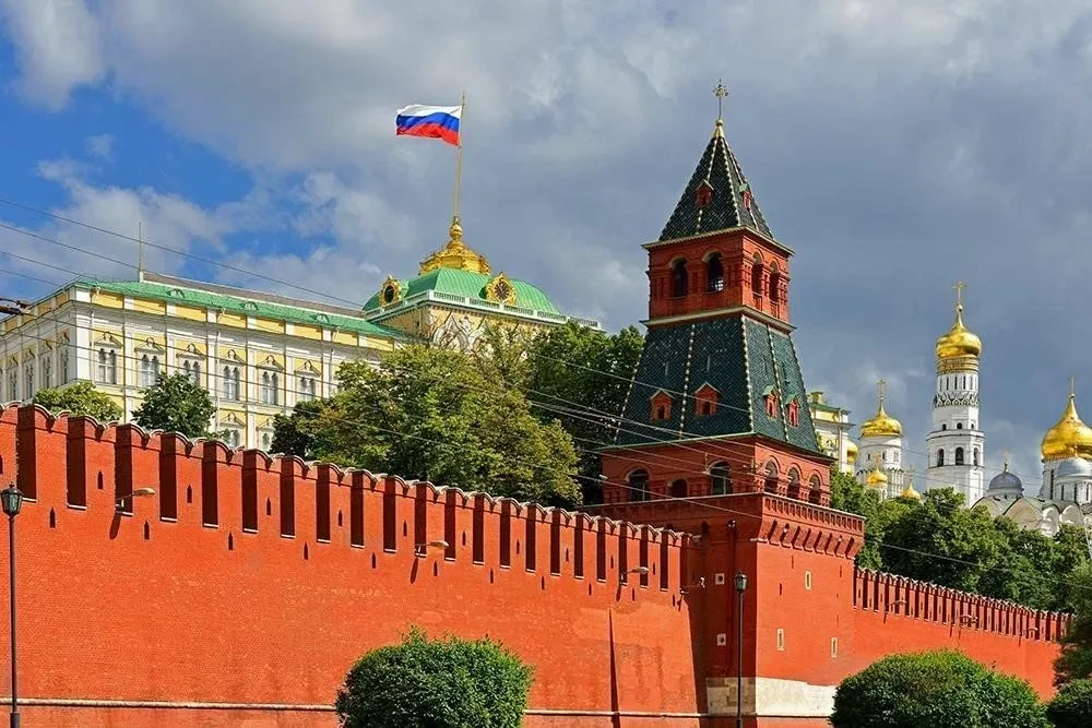 🇷🇺 Флаг поднимают там, где есть победа